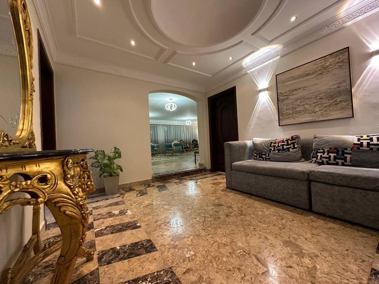 شقه فندقيه بأفضل فيو علي النيل مباشرة Apartment