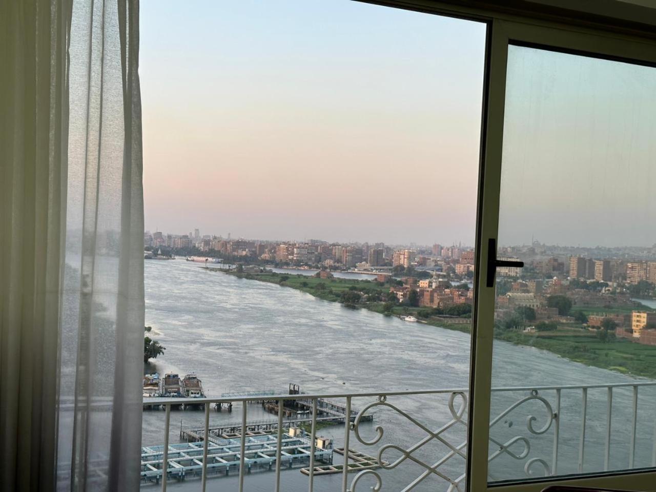 شقه فندقيه بأفضل فيو علي النيل مباشرة * Le Caire