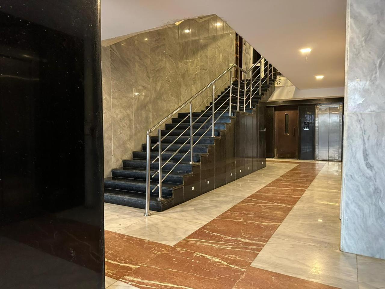 شقه فندقيه بأفضل فيو علي النيل مباشرة Appartement *